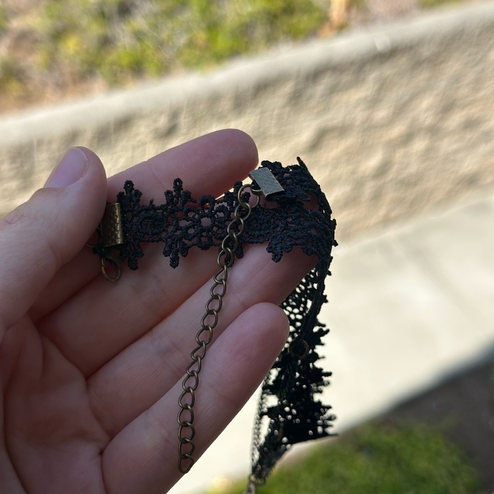 Black Lace Gothic Choker with Heart Pendant & Chain Layers - Picture 4 of 4